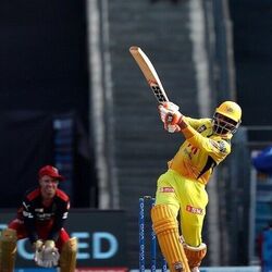 <p>ర‌వీంద్ర జ‌డేజా (చెన్నై సూప‌ర్ కింగ్స్‌)- &nbsp;రాయ‌ల్ ఛాలెంజ‌ర్స్ బెంగ‌ళూరుపై 2021లో ర‌వీంద్ర జ‌డేజా ఈ రికార్డ్ సాధించాడు.&nbsp;</p>