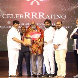 <p>తెలుగు పాట‌కు ఆస్కార్ రావ‌డం గ‌ర్వ‌కార‌ణ‌మ‌ని తెలంగాణ మంత్రి శ్రీనివాస్ గౌడ్ అన్నారు. రాష్ట్రాలుగా వేరైనా మ‌న‌మంతా ఒక్క‌టే అంటూ చాటిచెప్పిన పాట ఇద‌ని తెలిపాడు.&nbsp;</p>