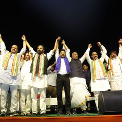 <p>కాంగ్రెస్ సీఎల్పీ నేత భట్టి విక్రమార్క పాదయాత్రలో భాగంగా నస్పూర్ వేదికగా &nbsp;ఈ సత్యాగ్రహా సభ నిర్వహించారు. ఈ సభకు ఎంపీలు, ఎమ్మెల్యేలతో పాటు ముఖ్య నేతలు హాజరయ్యారు.</p>