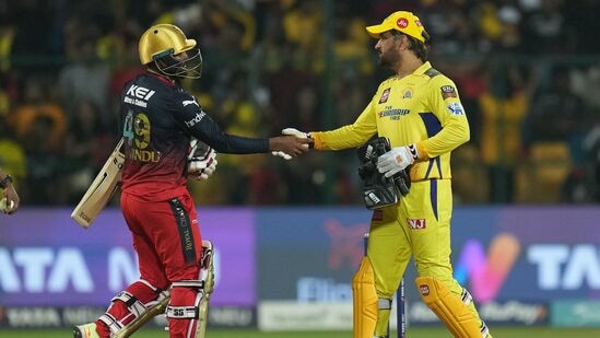 RCB vs CSK Records: ఆర్సీబీ, సీఎస్కే మ్యాచ్‌ కొన్ని రికార్డులకు వేదికైంది. రెండు జట్లలోనూ బ్యాటర్లు చెలరేగడంతో ఈ మ్యాచ్ రికార్డు బుక్కుల్లోకి ఎక్కింది.