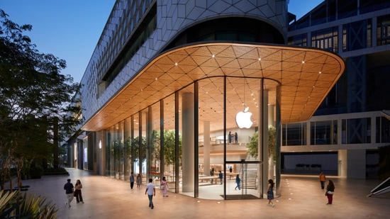 Apple BKC, Mumbai, ముంబైలో మంగళవారం ప్రారంభించిన ఇండియాలోని మొదటి యాపిల్ స్టోర్.&nbsp;