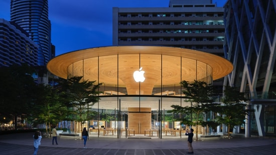 Apple Central World, Bangkok, బ్యాంకాక్ లోని యాపిల్ స్టోర్. దీన్ని 2020లో ప్రారంభించారు.