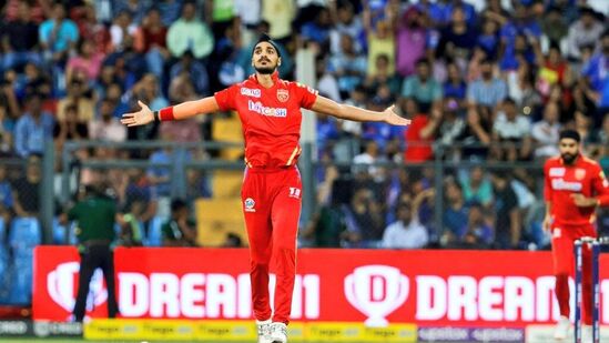 IPL Stumps Price: ఐపీఎల్లో ముంబై ఇండియన్స్ తో జరిగిన మ్యాచ్ లో అర్ష్‌దీప్ సింగ్ సంచలన బౌలింగ్ తో అదరగొట్టిన సంగతి తెలుసు కదా. ఆ మ్యాచ్ చివరి ఓవర్లో ఇద్దరు ముంబై బ్యాటర్లను అతడు క్లీన్ బౌల్డ్ చేశాడు. ఆ రెండు సందర్భాల్లోనూ మిడిల్ స్టంప్ విరిగిపోయింది.