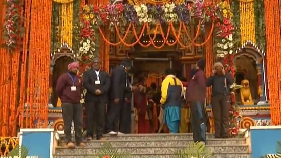 Badrinath Temple: తెరుచుకున్న బద్రీనాథ్ ఆలయ తలుపులు (ANI Photo)