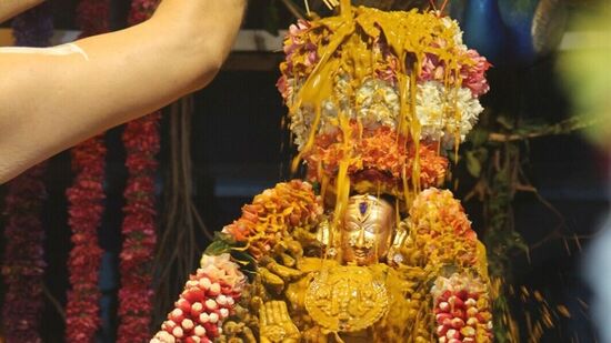 చివరి రోజు కార్యక్రమాల్లో భాగంగా ఉదయం సుప్రభాతంతో అమ్మవారిని మేల్కొలిపి సహస్రనామార్చన నిర్వహించారు. అనంతరం ఉత్సవర్లను ఊరేగింపుగా శుక్రవారపు తోటకు వేంచేపు చేశారు.&nbsp;