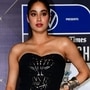 నటి జాన్వీ కపూర్ బ్లాక్ స్ట్రాప్లెస్లో అందరినీ ఆశ్చర్యపరిచింది. ఆమె అందం ఎప్పటిలాగే మెరిసిపోతుంది. <p>నటి జాన్వీ కపూర్ బ్లాక్ స్ట్రాప్లెస్లో అందరినీ ఆశ్చర్యపరిచింది. ఆమె అందం ఎప్పటిలాగే మెరిసిపోతుంది.</p>