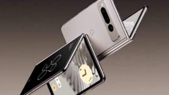 Google Pixel Fold | గూగుల్ పిక్సెల్ ఫోల్డ్ పేరుతో తన తొలి ఫోల్డబుల్ ఫోన్‍ను గూగుల్ ఈ ఈవెంట్‍లో లాంచ్ చేసింది. టెన్సార్ జీ2 ప్రాసెసర్‌పై ఈ ఫోన్ రన్ అవుతుంది. దీని ప్రారంభ ధర 1,799 డాలర్లు (సుమారు రూ.1.47లక్షలు)గా ఉంది.
