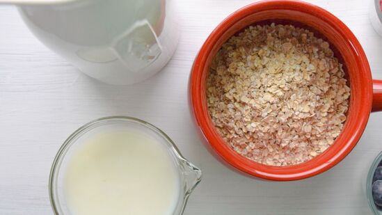 Curd Oats Recipe: పెరుగు ఓట్స్.. వేసవిలో చల్లగా, ఆరోగ్యకరమైన బ్రేక్‍ఫాస్ట్ (Photo: Unsplash)