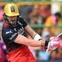 <p>IPL 2023 Orange and Purple cap: ఐపీఎల్ 2023 ఆరెంజ్ క్యాప్ టాప్ లో ఆర్సీబీ కెప్టెన్ ఫాఫ్ డుప్లెస్సి కొనసాగుతున్నాడు. అతడు 12 మ్యాచ్ లలో 631 పరుగులు చేశాడు. ఏడు హాఫ్ సెంచరీలు చేయగా.. అత్యధిక స్కోరు 84.</p>