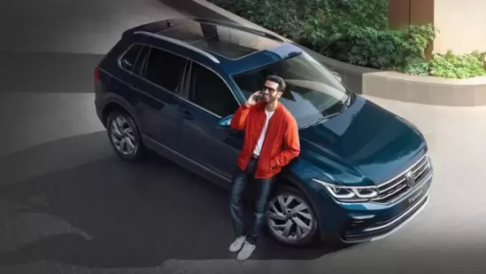 Volkswagen Tiguan SUV లో ఆరు ఎయిర్ బ్యాగ్స్, యాంటి లాక్ బ్రేకింగ్ సిస్టమ్ (ABS), ఎలక్ట్రానిక్ స్టెబిలిటీ కంట్రోల్ (ESC), యాంటి స్లిప్ రెగ్యులేషన్ (ASR), ఎలక్ట్రానిక్ డిఫరెన్షియల్ లాక్ (EDL), హిల్ స్టార్ట్ అసిస్ట్ &nbsp;(hill start assist) వంటి సేఫ్టీ ఫీచర్లు ఉన్నాయి. అలాగే, టైర్ ప్రెజర్ మానిటరింగ్ సిస్టమ్, వెనుక సీట్లో మూడు హెడ్ రెస్ట్స్, త్రీ పాయింట్ సీట్ బెల్ట్ వంటి ఫీచర్లను కూడా పొందుపర్చారు.&nbsp;