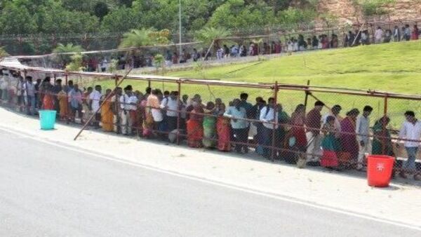 Tirumala Rush: భక్తులతో కిటకిటలాడుతున్న తిరుమల గిరులు