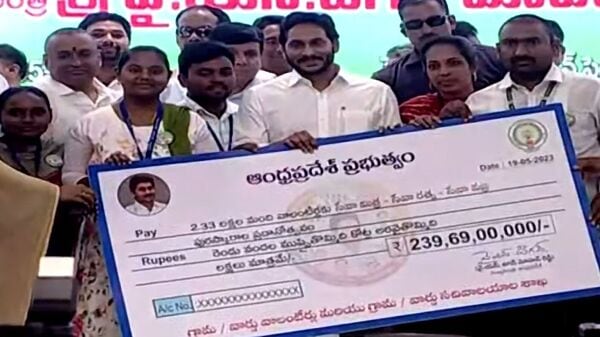 CM Jagan: వాలంటీర్లు ప్రభుత్వ ఉద్యోగులు కాదు, ప్రభుత్వ సంక్షేమ సారథులన్న సిఎం జగన్
