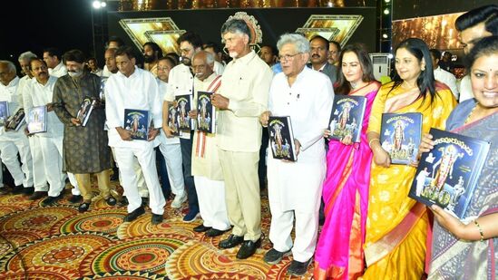 సభా వేదికపై ఏర్పాటు చేసిన మూడు భారీ డిజిటల్‌ తెరలపై.. ఎన్టీఆర్‌ సినీ, రాజకీయ జీవితంపై రూపొందించిన చిత్రాల ప్రదర్శన, ఆయన హావభావాలతో కూడిన హోర్డింగులు ఆహూతులను ఆకట్టుకున్నాయి.