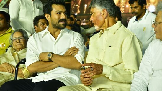 ఈ వేడుకల్లో రామ్ చరణ్ స్పెషల్ అట్రాక్షన్‌గా నిలిచారు. ఈ సందర్భంగా మనకు రాముడు, కృష్ణుడి గురించి మాట్లాడలేము.. వారిని అనుభూతి చెందాలి. తెలుగు భాషకు ఒక గుర్తింపును తెచ్చిన వ్యక్తి ఎన్టీఆర్ అంటూ కొనియాడారు. తన జీవితంలో ఎన్టీఆర్‌ను ఒకే ఒక్కసారి కలిశానని చెప్పారు చరణ్. ఆయన తనకు ప్రత్యేకంగా బ్రేక్ ఫాస్ట్ వడ్డించిన విషయాన్ని గుర్తు చేసుకున్నారు.