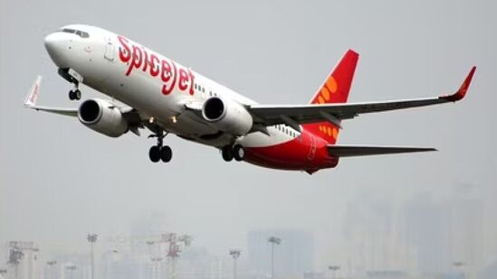 SpiceJet Sale: రూ.1,818 నుంచే విమాన టికెట్లు: యానివర్సరీ సందర్భంగా స్పైస్‍జెట్ మరిన్ని ఆఫర్లు: వివరాలివే (ప్రతీకాత్మక చిత్రం)