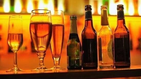 Alcohol Drinking: ఆల్కహాల్ తాగేటప్పుడు ఇవి తినకూడదు.. గుర్తుంచుకోండి! (File photo)