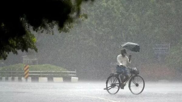 AP TS Weather: ద్రోణి ప్రభావంతో వర్షాలు .. ఈ ప్రాంతాలకు పిడుగు హెచ్చరికలు