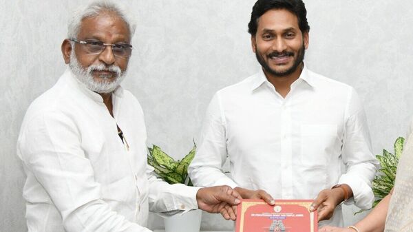 TTD Updates: తిరుమలలో కొనసాగుతున్న భక్తుల రద్దీ.. సర్వదర్శనానికి 24గంటల సమయం