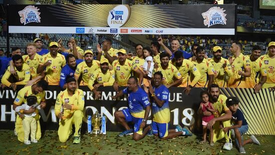 మధ్యలో 3 IPL ఫైనల్స్‌లో ఓడిపోయిన చెన్నై 2018లో మరోసారి IPL టైటిల్ ఫైట్‌కు అర్హత సాధించింది. మళ్లీ ఛాంపియన్లుగా మారారు. ఇది వారికి మూడో టైటిల్. ఫైనల్లో సన్‌రైజర్స్ హైదరాబాద్‌పై చెన్నై 8 వికెట్ల తేడాతో విజయం సాధించింది. తొలుత బ్యాటింగ్ చేసిన హైదరాబాద్ 6 వికెట్లకు 178 పరుగులు చేసింది. కేన్ విలియమ్సన్ 47 పరుగులు చేశాడు. దీంతో చెన్నై 2 వికెట్లకు 181 పరుగులు చేసి విజయం సాధించింది. షేన్ వాట్సన్ 117 పరుగులు చేశాడు.