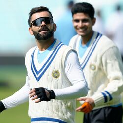 <p>Virat Kohli: ఆస్ట్రేలియాతో జరగబోయే డబ్ల్యూటీసీ ఫైనల్లో ఆల్ టైమ్ గ్రేట్ డాన్ బ్రాడ్‌మన్ రికార్డుపై కోహ్లి కన్నేశాడు. టెస్టుల్లో 28 సెంచరీలు చేసిన విరాట్.. మరో సెంచరీ చేస్తే 29 సెంచరీలతో బ్రాడ్‌మన్ సరసన నిలుస్తాడు.</p>