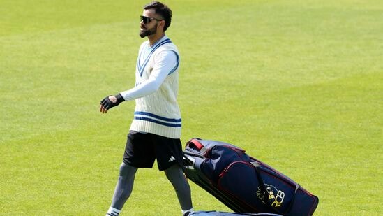 Virat Kohli: ఐసీసీ నాకౌట్ స్టేజ్‌లో అత్యధిక మ్యాచ్ లు ఆడిన రికార్డు రికీ పాంటింగ్ పేరిట ఉంది. అతడు వరల్డ్ కప్, ఛాంపియన్స్ ట్రోఫీలు కలిపి 18 నాకౌట్ మ్యాచ్ లు ఆడాడు. ఈ లిస్టులో యువరాజ్ 17 మ్యాచ్ లతో ఉండగా.. సచిన్, ధోనీలతో కలిసి 15 మ్యాచ్ లతో విరాట్ మూడోస్థానంలో ఉన్నాడు. ఈ ఫైనల్ తో సచిన్, ధోనీలను విరాట్ మించిపోనున్నాడు.