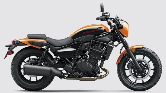 Moreover, the Eliminator also gets a bigger 5.8-litre airbox and larger 32 mm throttle bodies. The gearbox on duty is a 6-speed unit with a slip and assist clutch.