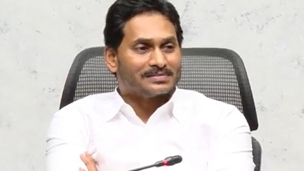 CM Jagan : పుట్టే బిడ్డ దగ్గర నుంచి ప్రతి ఒక్కరికీ ఆరోగ్యశ్రీ కార్డు, విలేజ్ స్థాయిలో కంటి పరీక్షలు- సీఎం జగన్ ఆదేశాలు