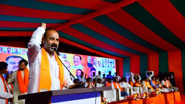 బీఆర్‌ఎస్‌కు బండి సంజయ్ షాక్.. 25 మంది టచ్‌లో ఉన్నారంటూ వ్యాఖ్య