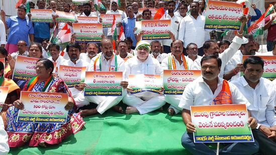 ముఖ్యమంత్రికి సోది లేకపోతే ఈ నియోజకవర్గం ఎమ్మెల్యే, ఎంపీ జిల్లా మంత్రి నిద్రపోతున్నారా అని కాంగ్రెస్ నేతలు ప్రశ్నించారు.