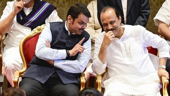 దేవేంద్ర ఫడణవీస్​తో అజిత్​ పవార్​..