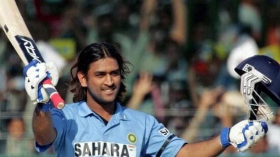 MS Dhoni Birthday: 2004లో టార్జాన్ లాంటి జుట్టుతో టీమిండియాలోకి అడుగుపెట్టాడు మహేంద్ర సింగ్ ధోనీ. అప్పట్లో మంచి వికెట్ కీపర్ కోసం వెతుకుతున్న ఇండియన్ టీమ్ కు ఆ లోటు భర్తీ అయిందన్న ఆలోచనే ఉంది. కానీ భవిష్యత్తులో అతడే ఈ స్థాయికి ఎదుగుతాడని ఎవరూ కలలో కూడా ఊహించలేదు.