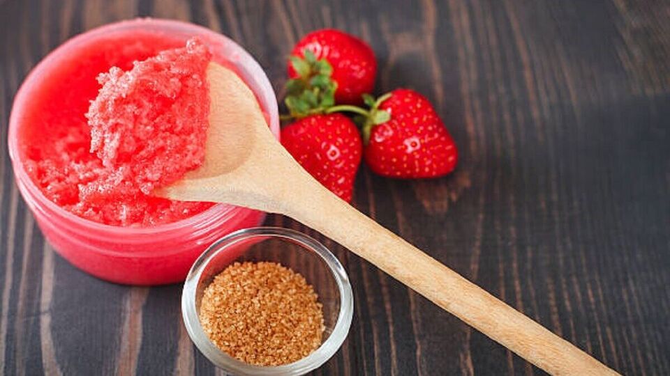 DIY Strawberry Face Scrub । మీ ముఖం మెరిసిపోవాలంటే.. ఈ స్ట్రాబెర్రీ స్క్రబ్ ట్రై చేయండి!here is