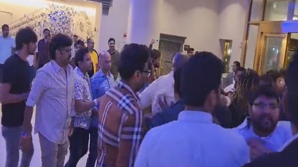 TANA Meeting Fight : తానా సభలో తెలుగు తమ్ముళ్ల తన్నులాట, ఆ ఒక్క మాటతో మొదలైన గొడవ!