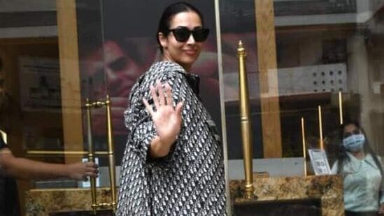 Malaika Arora: ముంబైలోని బాంద్రా ఏరియాలో మలైకా కనిపించింది. ఇప్పుడీ ఫొటోలు సోషల్ మీడియాలో వైరల్ అవుతున్నాయి. (Varinder chawla)