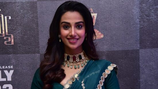 ఆదివారం హైద‌రాబాద్‌లో జ‌రిగిన హ‌త్య సినిమా ప్రీ రిలీజ్ ఈవెంట్‌లో గుంటూరు కారం సినిమాపై మీనాక్షి చౌద‌రి ఇంట్రెస్టింగ్ కామెంట్స్ చేసింది.&nbsp;