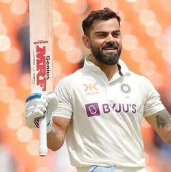 <p>Bat Sponsorship: టీమిండియా మాజీ కెప్టెన్ విరాట్ కోహ్లి ఏకంగా రూ.100 కోట్లకు ప్రముఖ టైర్ల తయారీ సంస్థ ఎమ్మారెఫ్ తో డీల్ కుదుర్చుకున్నాడు. 2025 వరకు ఈ ఒప్పందం అమల్లో ఉంటుంది. కేవలం ఈ బ్యాట్ స్పాన్సర్‌షిప్ తోనే అతడు ఏడాదికి రూ.12.5 కోట్లు అందుకుంటున్నాడు.</p>
