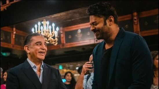 ప్రాజెక్ట్ కే మూవీ ఫస్ట్ గ్లింప్స్ కాలిఫోర్నియాలో జరుగుతున్న సాన్ డియాగో కామిక్ కాన్ ఈవెంట్లో మరికొన్ని గంటల్లో (భారత కాలమానం ప్రకారం జూలై 21 అర్ధరాత్రి 1.30 గంటల నుంచి 2.30 గంటల మధ్య) రిలీజ్ కానుంది. ఇందుకోసం ప్రాజెక్ట్ కే చిత్ర యూనిట్ ఆ ఈవెంట్కు హాజరైంది. ప్రాజెక్ట్ కే హీరో ప్రభాస్, సీనియర్ యాక్టర్ కమల్ హాసన్.. కాలిఫోర్నియాలో కలిసిన ఫొటో ఇది. నాగ్ అశ్విన్ దర్శకత్వం వహిస్తున్న ప్రాజెక్ట్ కే చిత్రంలో హీరోగా ప్రభాస్, విలన్గా కమల్ హాసన్ నటిస్తున్నారు. కామిక్ కాన్ ఈవెంట్లో వారిద్దరూ ఇలా కలిసి ముచ్చటించుకున్నారు. అక్కడ కొందరు అభిమానులను కలిశారు.</p> (All pics Vyjayanthi Movies) <p>ప్రాజెక్ట్ కే మూవీ ఫస్ట్ గ్లింప్స్ కాలిఫోర్నియాలో జరుగుతున్న సాన్ డియాగో కామిక్ కాన్ ఈవెంట్లో మరికొన్ని గంటల్లో (భారత కాలమానం ప్రకారం జూలై 21 అర్ధరాత్రి 1.30 గంటల నుంచి 2.30 గంటల మధ్య) రిలీజ్ కానుంది. ఇందుకోసం ప్రాజెక్ట్ కే చిత్ర యూనిట్ ఆ ఈవెంట్కు హాజరైంది. ప్రాజెక్ట్ కే హీరో ప్రభాస్, సీనియర్ యాక్టర్ కమల్ హాసన్.. కాలిఫోర్నియాలో కలిసిన ఫొటో ఇది. నాగ్ అశ్విన్ దర్శకత్వం వహిస్తున్న ప్రాజెక్ట్ కే చిత్రంలో హీరోగా ప్రభాస్, విలన్గా కమల్ హాసన్ నటిస్తున్నారు. కామిక్ కాన్ ఈవెంట్లో వారిద్దరూ ఇలా కలిసి ముచ్చటించుకున్నారు. అక్కడ కొందరు అభిమానులను కలిశారు.</p> (All pics Vyjayanthi Movies)</p>