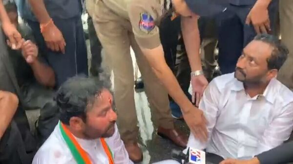 BJP Telangana: బీజేపీ ‘ఛలో బాట సింగారం’.. శంషాబాద్ వద్ద ఉద్రిక్తత.. కిషన్ రెడ్డి అరెస్ట్