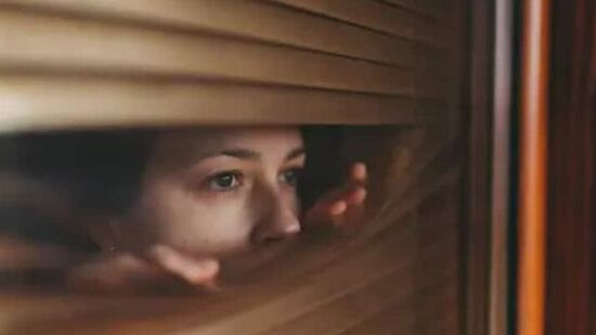 ఒంటరితనంతో బాధపడే వ్యక్తులు ఎక్కువ మందిని కలవడానికి ఇష్టపడరు. ఈ భయంతో కొన్నిసార్లు అందరితో సమావేశాలకు దూరంగా ఉంటారు. ఒంటరితనంతో బాధపడే వ్యక్తులు ఎక్కువ మందిని కలవడానికి ఇష్టపడరు. ఈ భయంతో కొన్నిసార్లు అందరితో సమావేశాలకు దూరంగా ఉంటారు. 