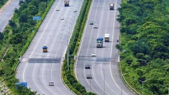 హైదరాబాద్ చుట్టు విస్తరించి ఉన్న నెహ్రూ ఔటర్ రింగ్ రోడ్డులోని ఎగ్జిట్ పాయింట్లు 2, 7లను అధికారులు మూసివేశారు. ఈ మేరకు ప్రకటన విడుదల చేశారు అధికారులు. హైదరాబాద్ చుట్టు విస్తరించి ఉన్న నెహ్రూ ఔటర్ రింగ్ రోడ్డులోని ఎగ్జిట్ పాయింట్లు 2, 7లను అధికారులు మూసివేశారు. ఈ మేరకు ప్రకటన విడుదల చేశారు అధికారులు.