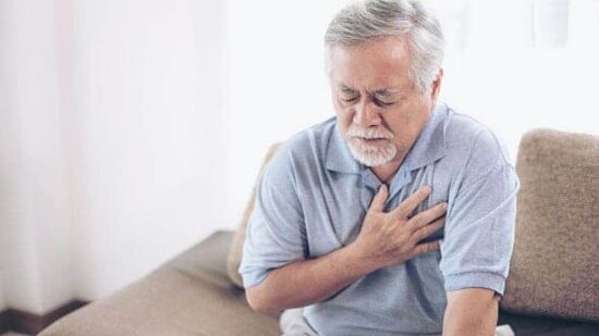 రాత్రి తగినంత నిద్ర పోయాక కూడా, మధ్యాహ్నం కూడా ఎక్కువగా నిద్రపోయే వారికి గుండె జబ్బులు వచ్చే ప్రమాదం 25 శాతం ఎక్కువ అని వివిధ సర్వేలు చెబుతున్నాయి. ఇది ఇక్కడితో ముగియదు, ఇంకా చాలా ప్రమాదాలున్నాయి. రాత్రి తగినంత నిద్ర పోయాక కూడా, మధ్యాహ్నం కూడా ఎక్కువగా నిద్రపోయే వారికి గుండె జబ్బులు వచ్చే ప్రమాదం 25 శాతం ఎక్కువ అని వివిధ సర్వేలు చెబుతున్నాయి. ఇది ఇక్కడితో ముగియదు, ఇంకా చాలా ప్రమాదాలున్నాయి. 