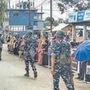 మణిపూర్ లో పారా మిలటరీ దళాల పహారా