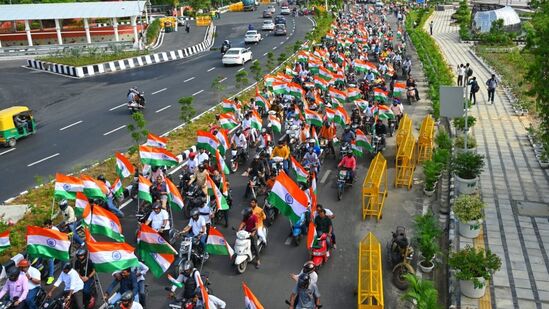 77వ స్వాతంత్య్ర దినోత్సవం సందర్భంగా ఢిల్లీలో శుక్రవారం కేంద్ర మంత్రుల ఆధ్వర్యంలో జరిగిన బైక్ ర్యాలీ&nbsp;