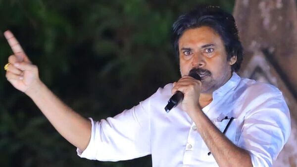 Pawan Kalyan On Jagan: ఆంధ్రా వీరప్పన్ జగన్..సిఎంకు డబ్బు పిచ్చి పట్టిందన్న పవన్