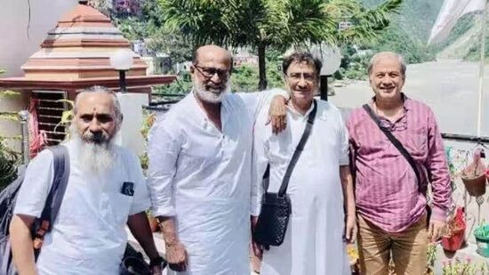 Rajnikanth In Himalayas: జైలర్ రిలీజ్ రోజే హిమాలయాలకు వెళ్లిన సూపర్ స్టార్.. అక్కడ తన స్నేహితులతో కలిసి సేదదీరుతున్న ఫొటోలు ఇప్పుడు వైరల్ అవుతున్నాయి.