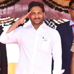 <p>స్వాతంత్య్ర దినోత్సవ వేడుకల్లో సిఎం జగన్, సిఎస్‌, డిజిపి</p>