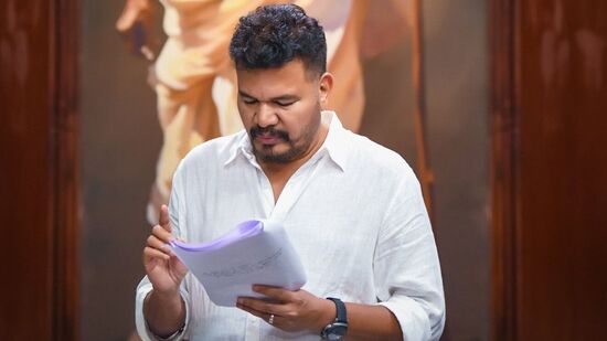 గేమ్‌ఛేంజ‌ర్ సినిమాకు దిల్‌రాజు నిర్మాత‌గా వ్య‌వ‌హ‌రిస్తున్నాడు. దాదాపు 200 కోట్ల బ‌డ్జెట్‌తో ఈ పాన్ ఇండియ‌న్ మూవీ తెర‌కెక్కుతోంది.&nbsp;
