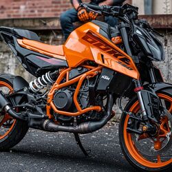 Speaking of frame, the trellis frame is new with a pressure die-cast aluminium subframe, and a curved cast aluminium swingarm. The wheelbase is slightly longer which should help in increasing the stability.&nbsp;