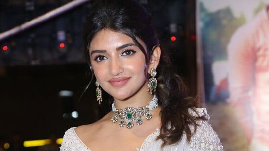 స్కంద‌తోపాటు శ్రీలీల హీరోయిన్‌గా న‌టించిన భ‌గ‌వంత్ కేస‌రి, ఆదికేశ‌వ సినిమాలు రిలీజ్‌కు సిద్ధంగా ఉన్నాయి.&nbsp;