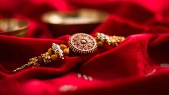 నీకు తెలుసా? నా రహస్య నిధిలో నువ్వే వెలకట్టలేనివి వజ్రానివి. నీతోనే నాకు అదృష్టం. నీ జీవితంలో అంతా మంచే జరగాలని కోరుకుంటూ.. రాఖీ పండగ శుభాకాంక్షలు.